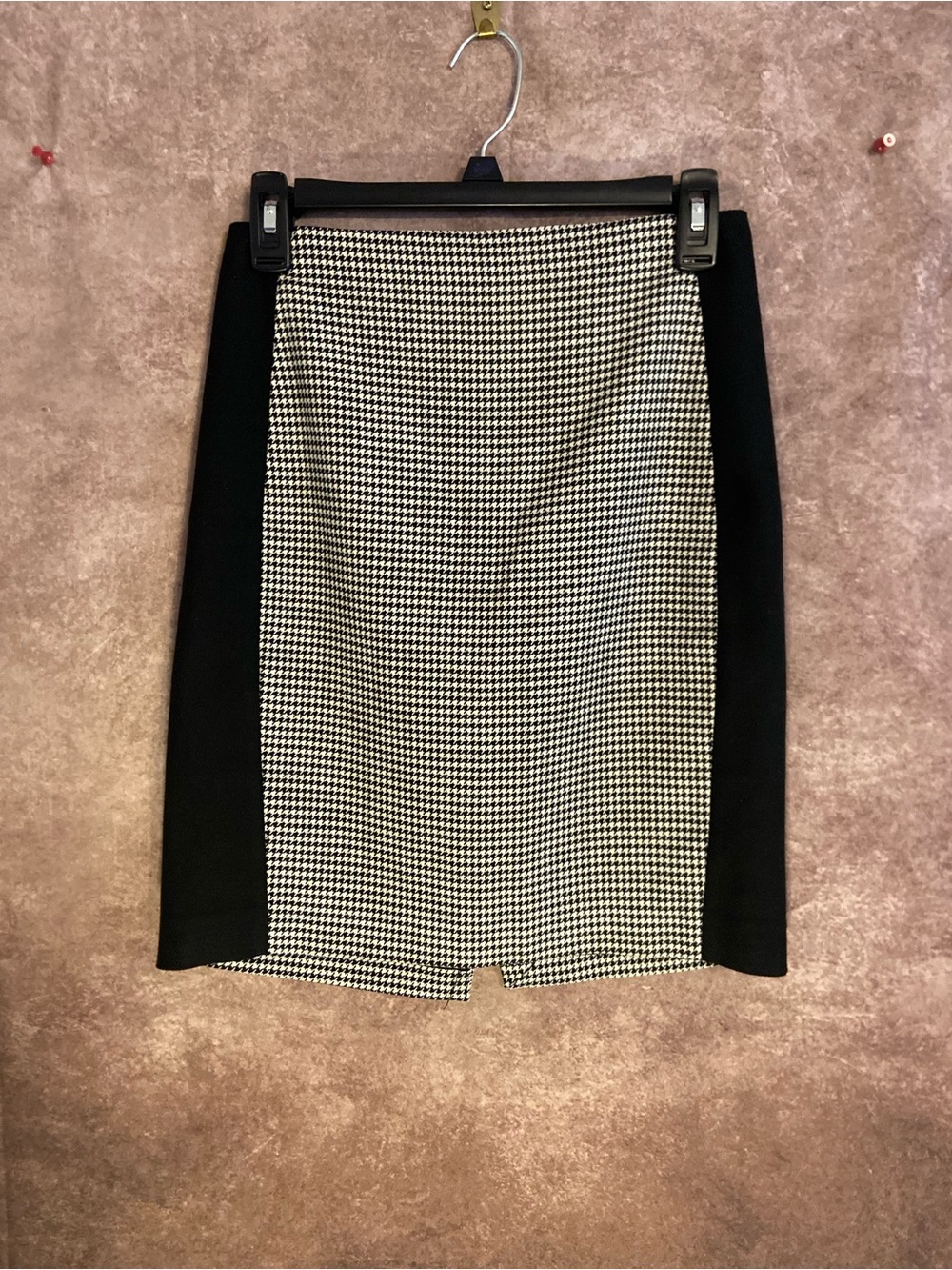 White House Black Market~Houndstooth skirt~Women’s size 2 petite~EUC
